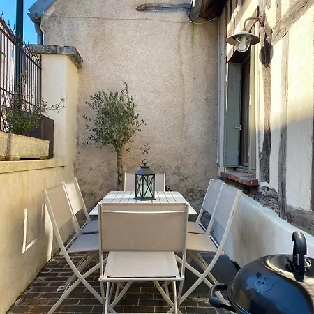 Charmante Maison A Pans De Bois, Centre